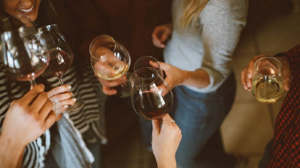 Día del Amigo: las provincias donde se podrán celebrar reuniones en las casas o en bares