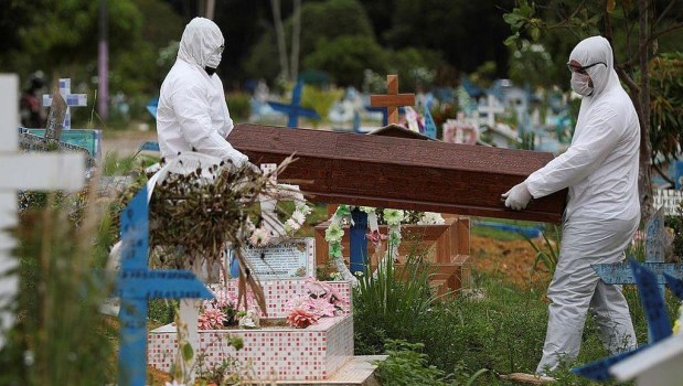 Más de 1.100 muertes en un día en Brasil y San Pablo suspende las fiestas del Carnaval 2021