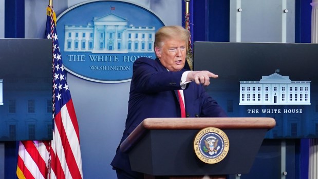 En medio de la pandemia y de cara a las elecciones, Trump dice que su prioridad es lograr la vacuna