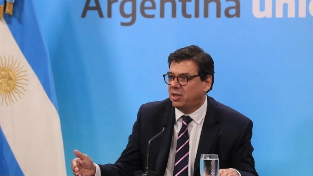 Moroni resaltó que la caída del empleo fue muy baja pese a la pandemia