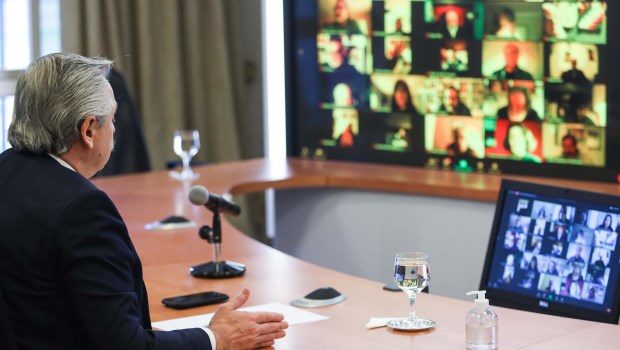 Fernández convocó a la «unidad de los trabajadores» y dijo que los haría «más fuertes»