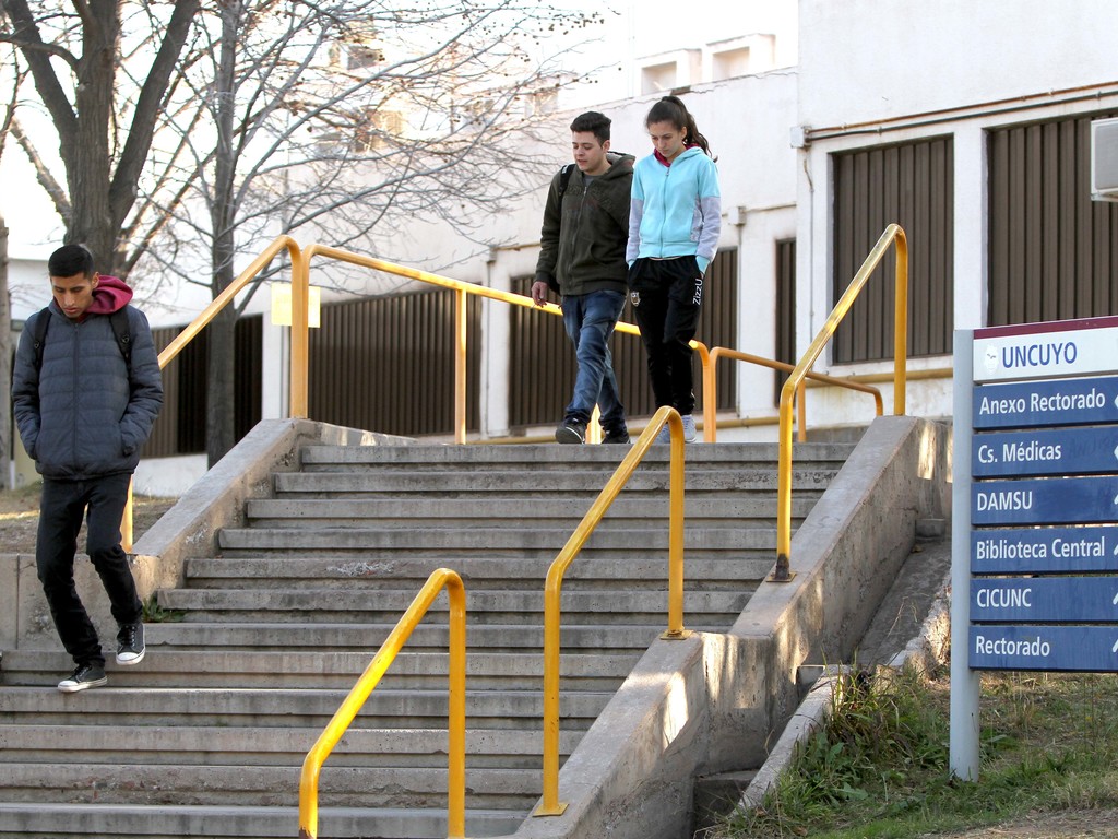 Alumnos mendocinos piden a la Nación que reduzcan la jornada escolar