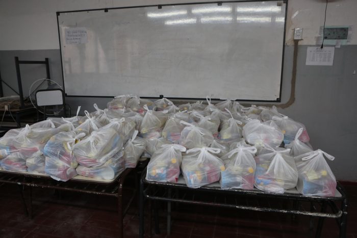 Comenzó la distribución de 104.000 bolsones de alimentos destinados a estudiantes