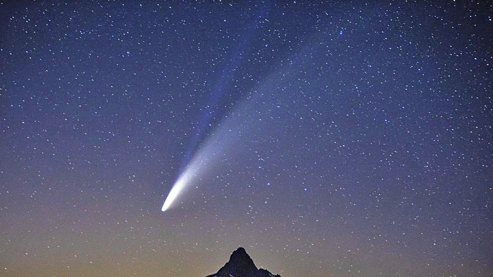 Hoy podría verse un cometa  de gran tamaño  en nuestro cielo