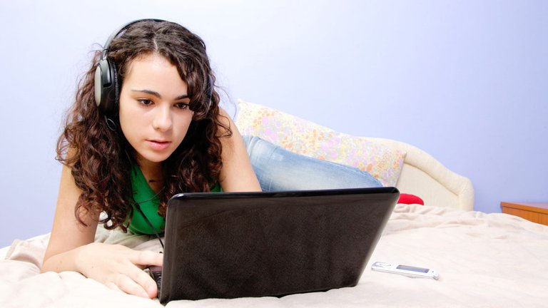 Cinco consejos para desenganchar a los adolescentes de las pantallas tras la cuarentena