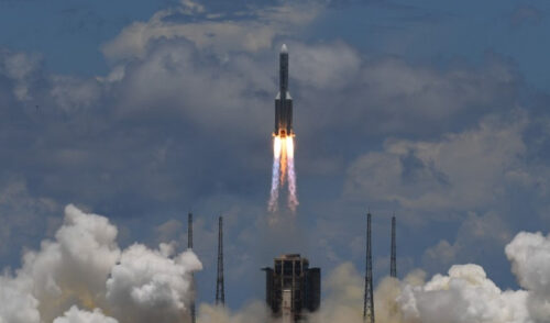 China lanzó una sonda a Marte: esperan poder explorar el suelo del planeta