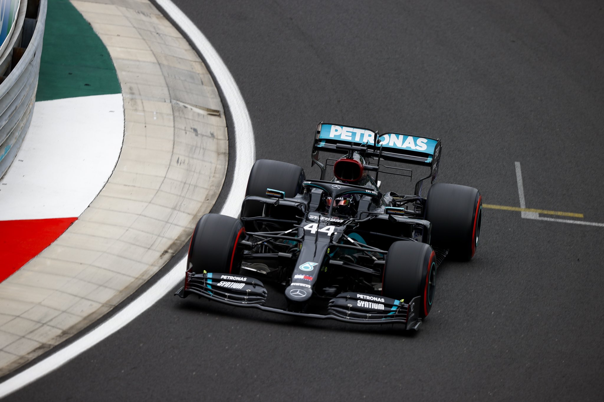 Fórmula 1: Hamilton ganó la pole e igualó a Michael Schumacher