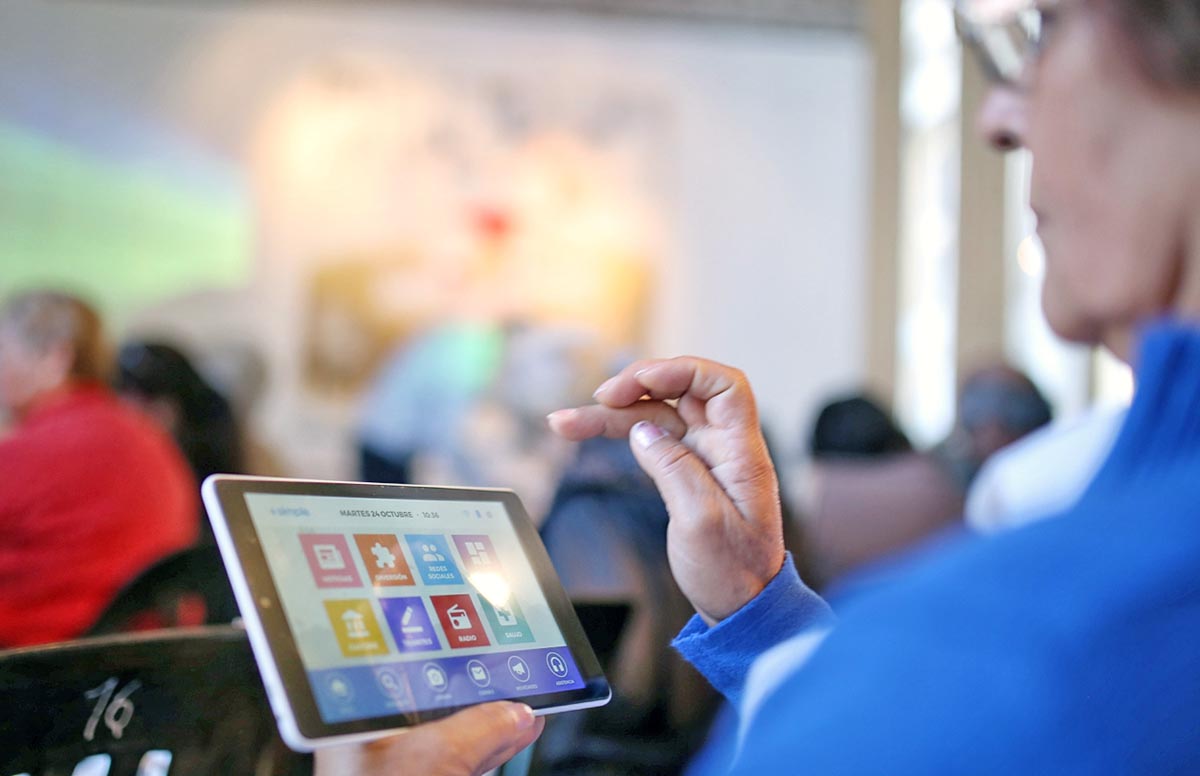 Elaboran una guía de buen  trato a adultos mayores