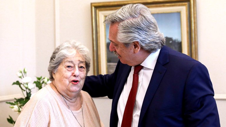 Alberto Fernández le respondió a Hebe de Bonafini: “Mi compromiso fue y es el de siempre: con los que menos tienen”