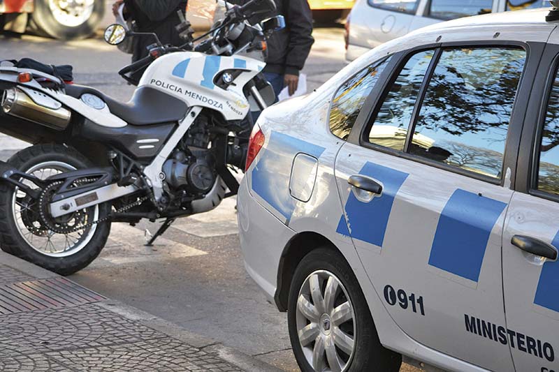 Un hombre fue maniatado y asesinado en un departamento de Ciudad Mendoza