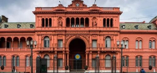 El Gobierno nacional aseguró que «no hay casos» positivos de coronavirus en personal que concurre a Casa Rosada