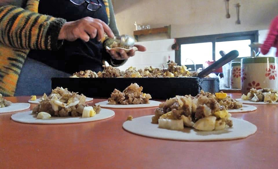 El centro comunitario Papa Francisco  vendió pasteles  para sostener sus  programas sociales