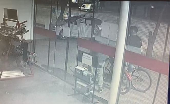 Video: Intento de robo en el comercio Toyoservis SRL