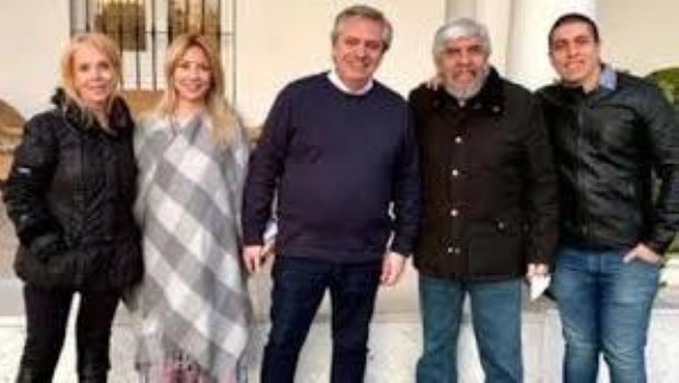 Una infectóloga que asesora al Gobierno cuestionó la foto del Presidente con Hugo Moyano