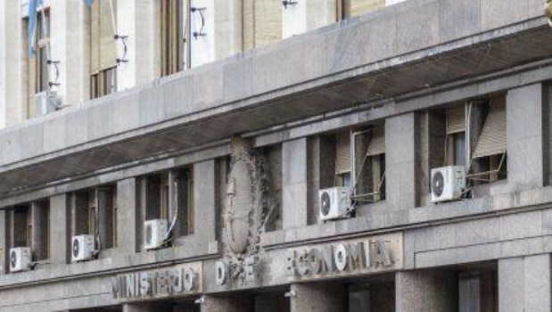 Economía desmiente aumentos en monotributo y Ganancias para personas físicas