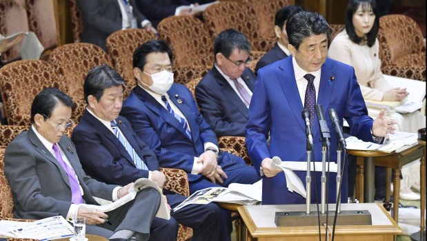 Renunció el primer ministro Abe y cierra el mandato más prolongado de Japón