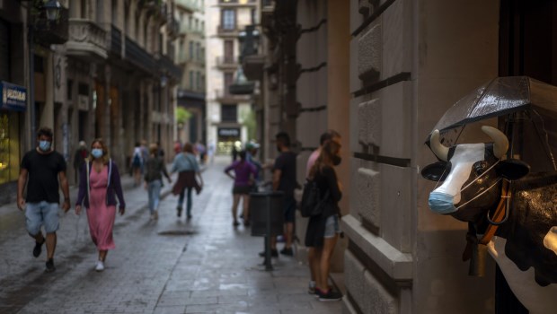 Ante el crecimiento de casos de coronavirus en España, el gobierno descarta volver al confinamiento
