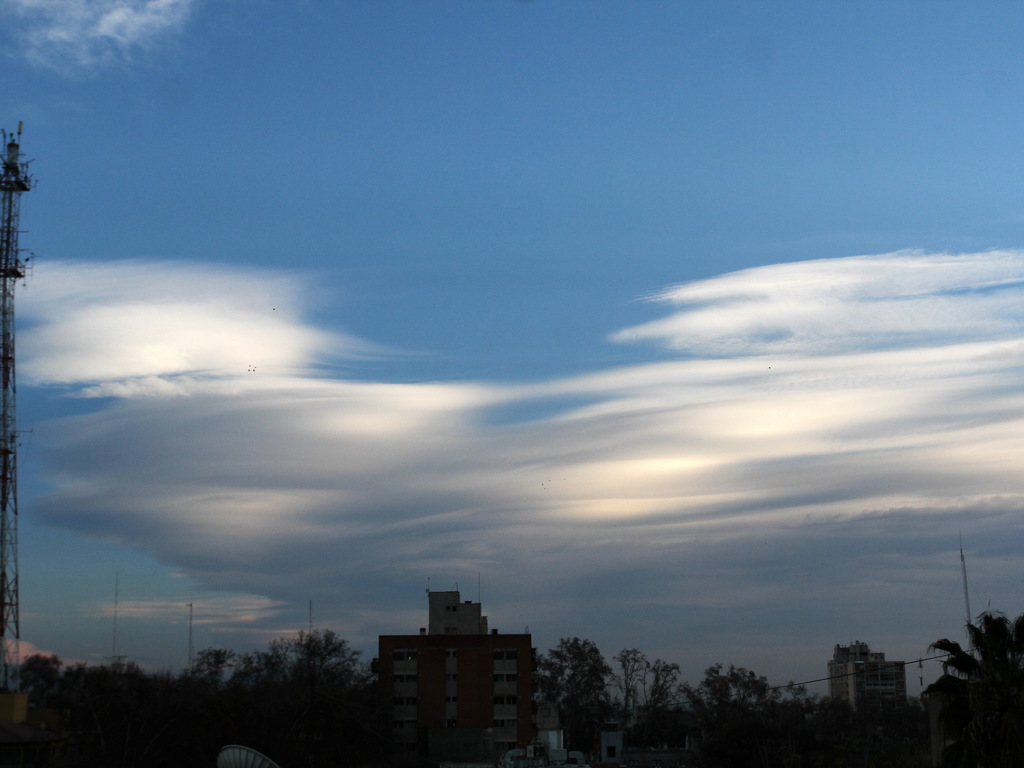 Emiten una alerta por viento Zonda en altura