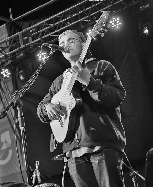 El cantautor sanrafaelino  Bruno Pinto presentó  su nuevo videoclip «Espiral»