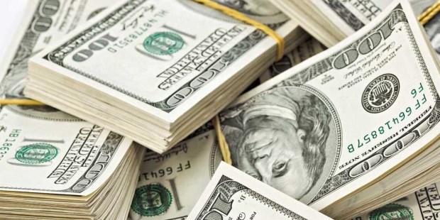 El dólar blue se derrumbaba ocho pesos