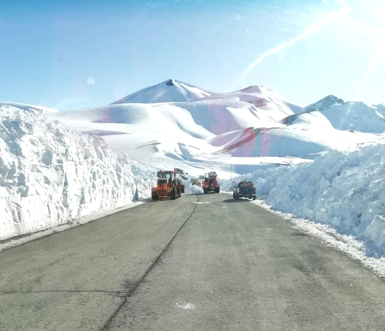 En el Paso Pehuenche detectan zonas de hasta 4 metros de nieve