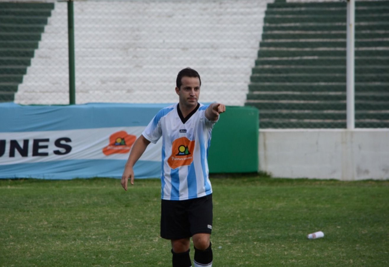 José Gutiérrez: “Si hay alguna ayuda económica, la idea es participar del Torneo Regional”