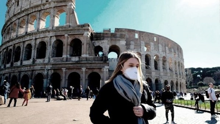 Italia: alertan una «tendencia al descenso» en la edad de los nuevos casos de Covid-19 y ya se ubica por debajo de los 30 años