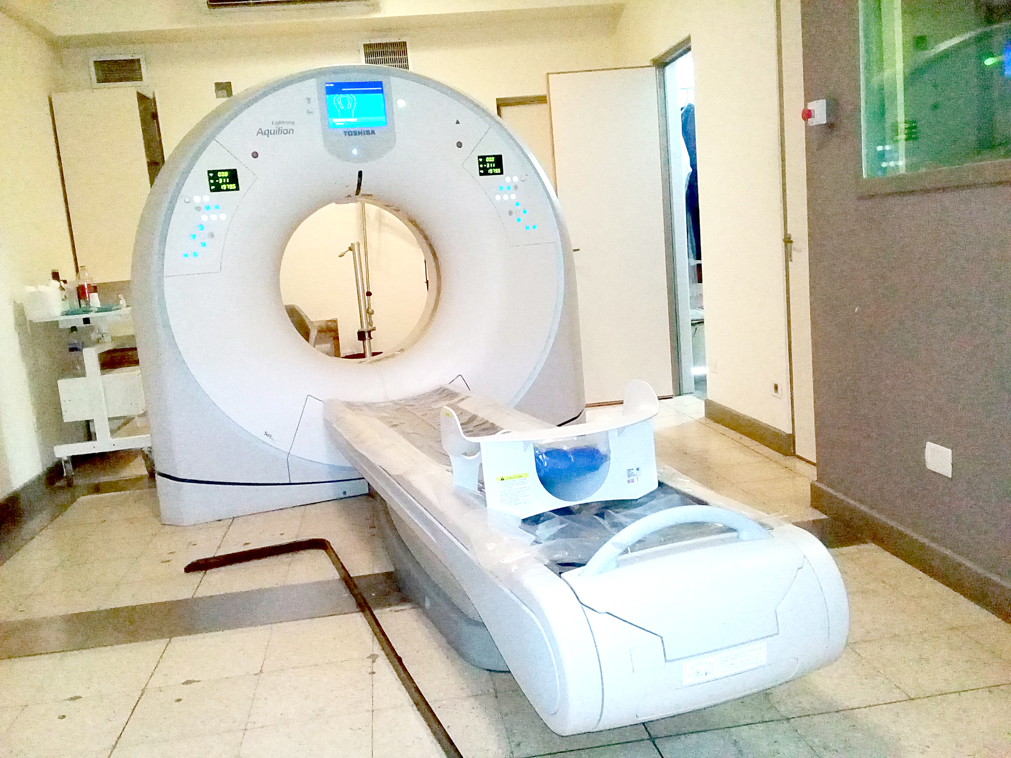 El Schestakow puso nuevamente en marcha el tomógrafo y sumó dos respiradores