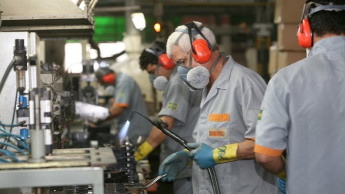 Histórico derrumbe del PBI: la economía cayó en el segundo trimestre del año 19,1%