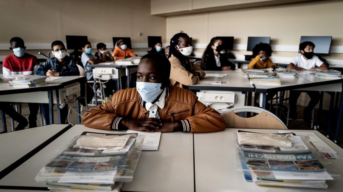 Francia cierra 22 de las escuelas reabiertas tras los rebrotes de casos de coronavirus