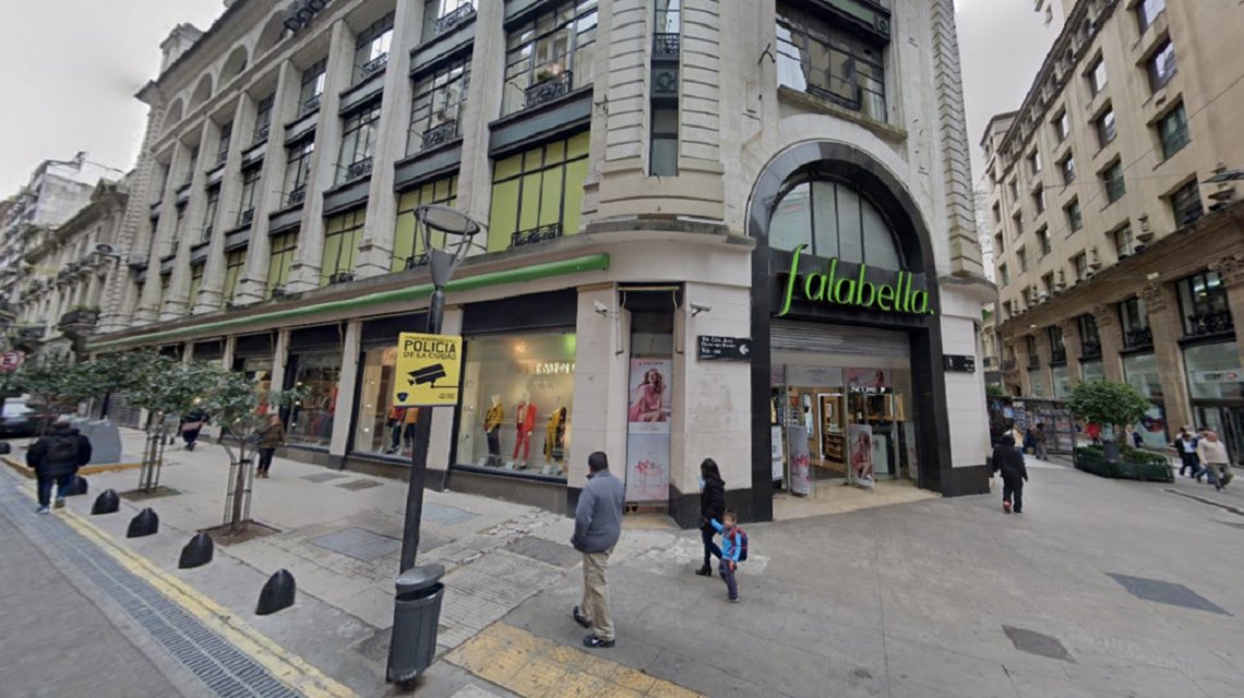 Falabella y Sodimac cierran sucursales y ofrecen retiros voluntarios por la crisis