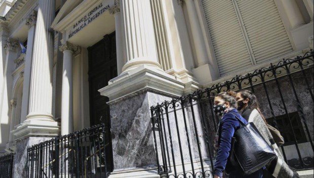 El stock de leliq llegó a un récord y las reservas cayeron al nivel más bajo en 44 meses