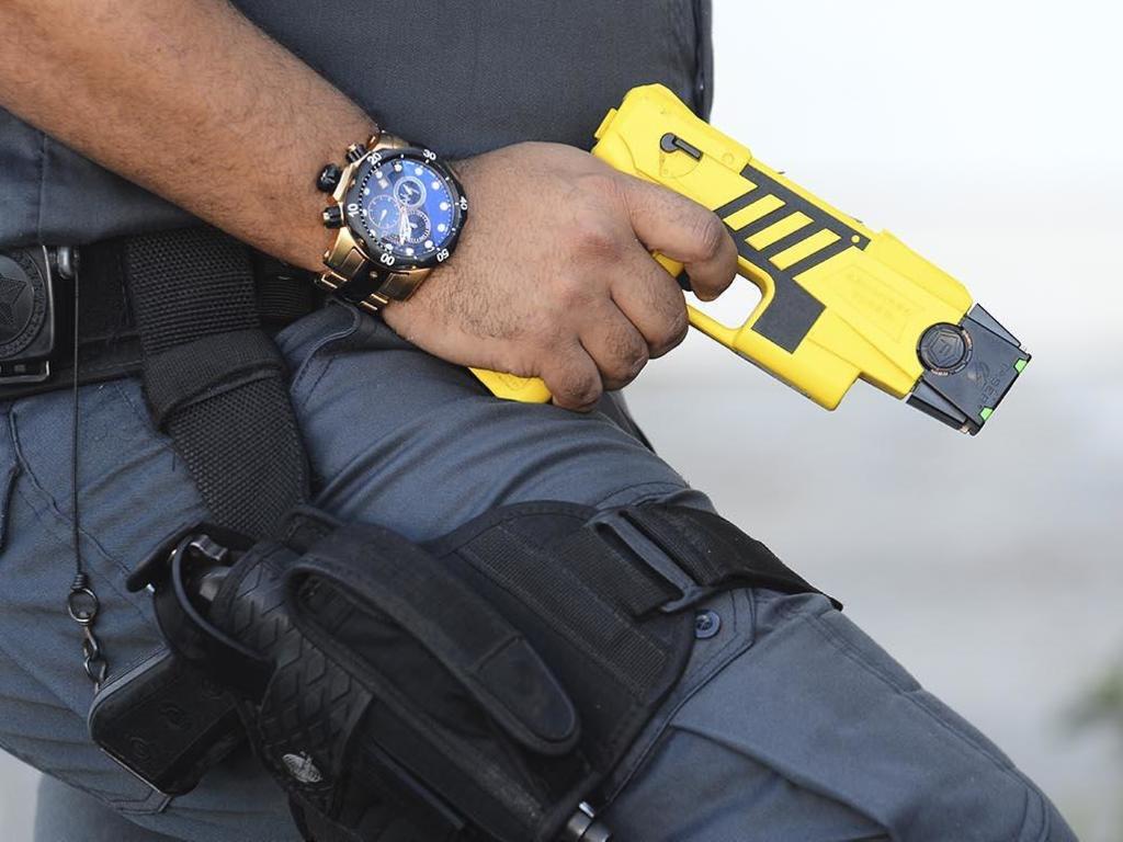 Piden que la Policía de Mendoza utilice pistolas taser