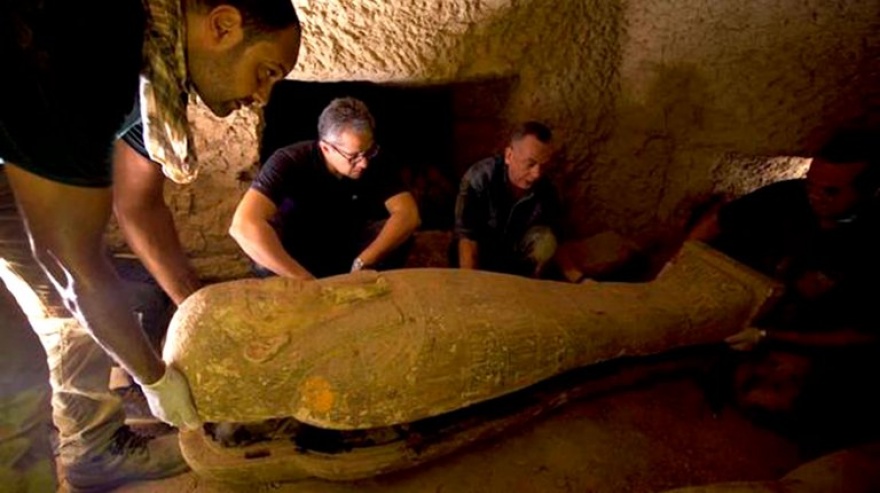 Descubrieron una tumba con 13 sarcófagos sellados e intactos desde hace 2.500 años en Egipto: “Es solo el comienzo”