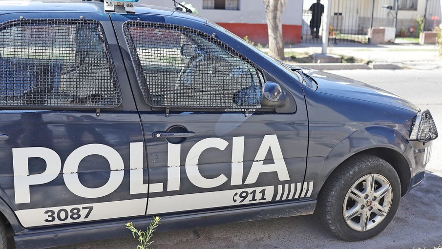 Iban a detenerlo por organizar una fiesta clandestina y escupió a la policía al grito de «soy Covid positivo»