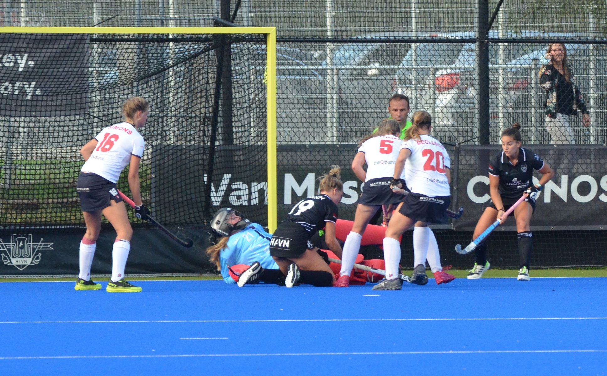 Antonella Bruni presente en la victoria del Royal Victory HD de Bélgica