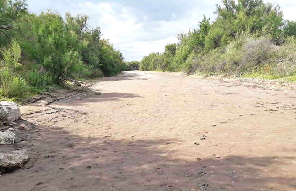 Pampeanos se quejan de que  no les llega agua pero no realizan obras para evitar el escurrimiento