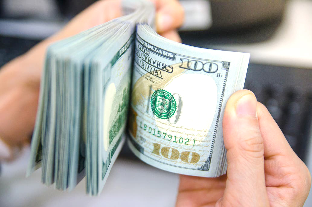 Los bancos aún siguen sin vender dólares