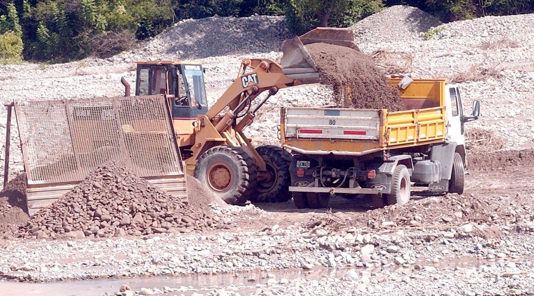 Proponen que  las ripieras pesen  los áridos que  transportan