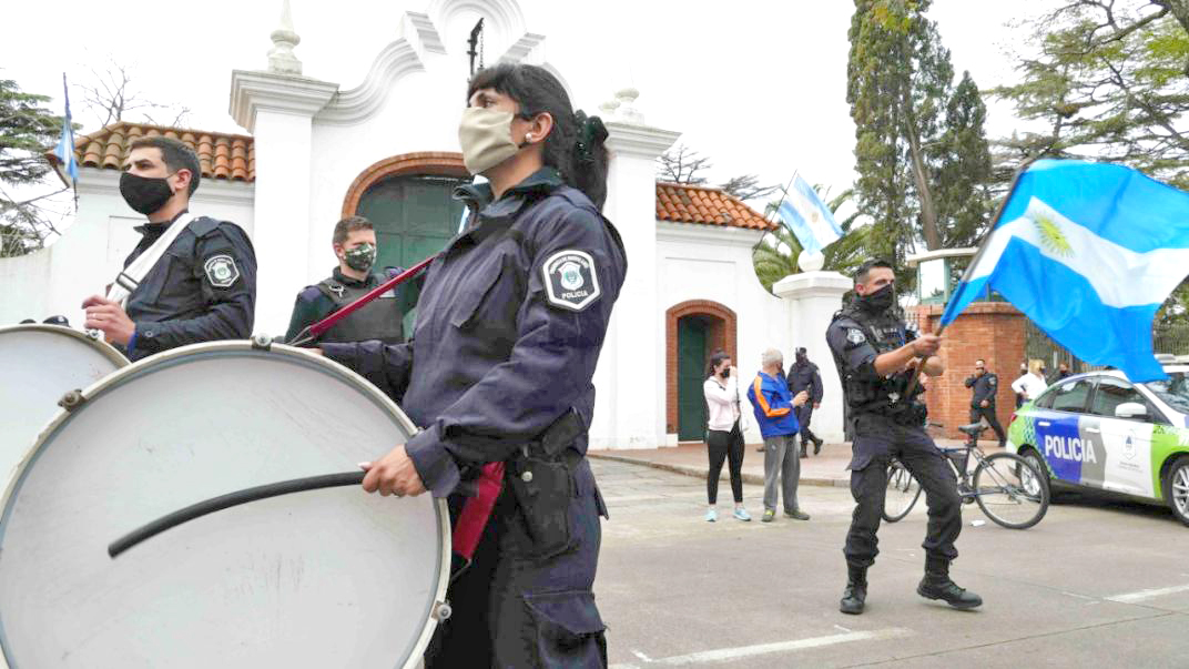 Una especialista en seguridad recomienda tener un  interlocutor para negociar  la situación de la Policía