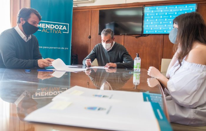Firmaron los primeros 20 contratos del programa Mendoza Activa