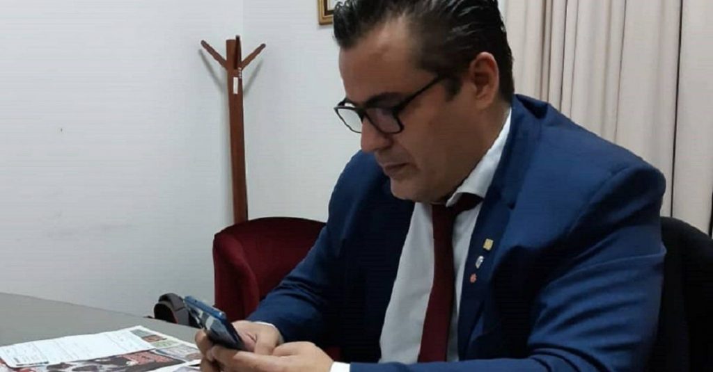 Aceptaron la renuncia de Ameri tras el escándalo sexual en plena sesión