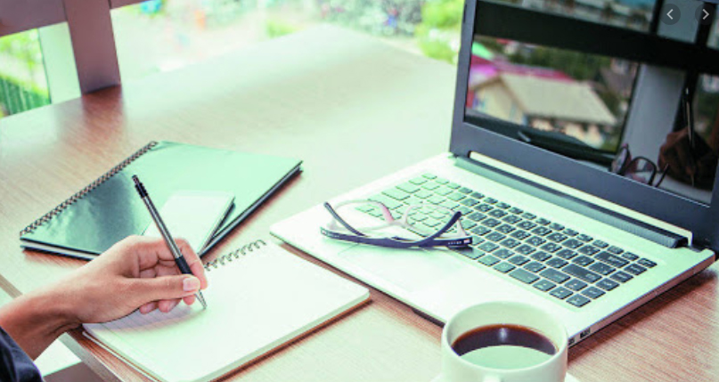 Docentes universitarios piden por paritarias  y los gastos de trabajar desde la casa