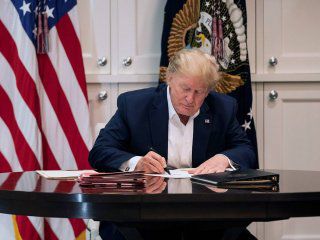 Los médicos de Donald Trump aseguran que mañana podría recibir el alta del hospital