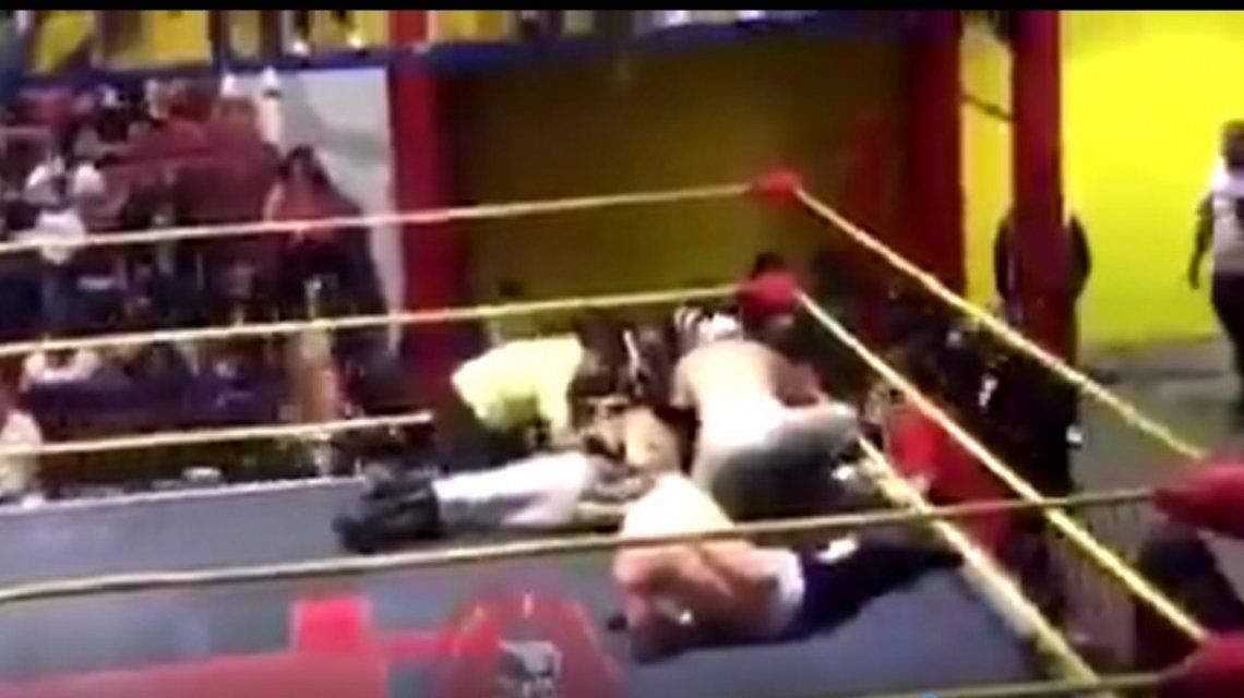 Un luchador de México murió en plena pelea – Imágenes sensibles