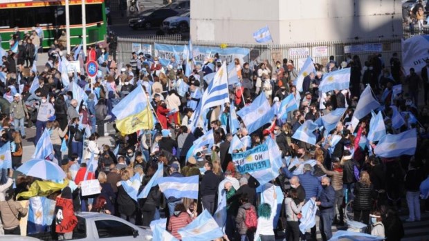 Hoy sectores opositores realizan un nuevo banderazo contra el Gobierno