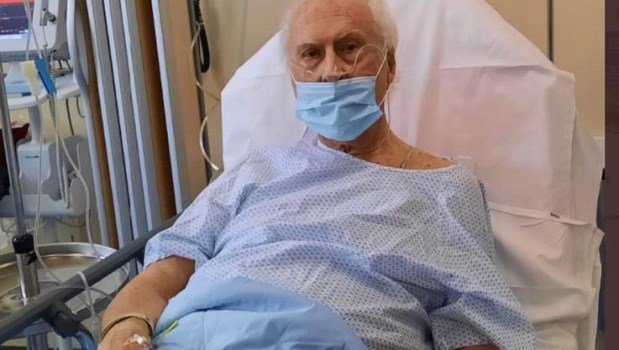 Se complicó el cuadro de Covid-19 de «Pino» Solanas: su estado es «delicado»