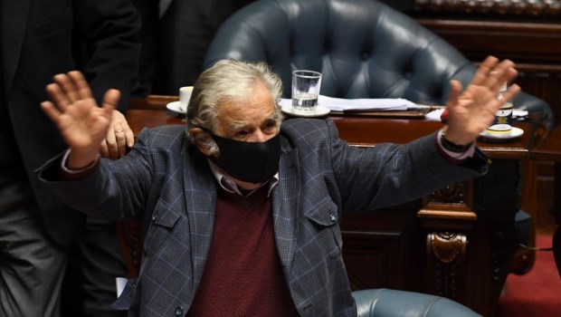 Pepe Mujica renunció a su banca en el senado uruguayo: «Me ha retirado la pandemia»