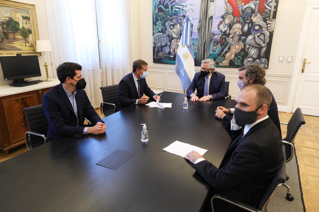 El Presidente recibió al gobernador de Mendoza para firmar un convenio de asistencia financiera