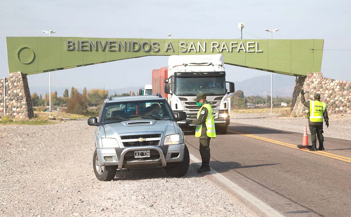 Entre los accesos del Arco y Monte Comán ingresaron  4.900 personas